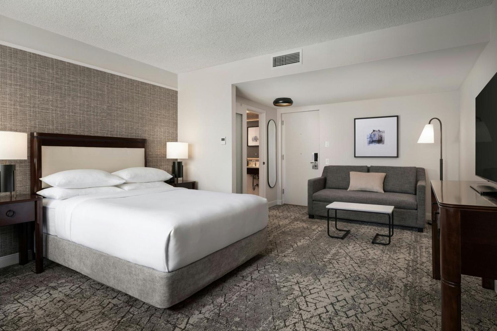 1 Queen Classic Guest Room,1697855659:JPEG
